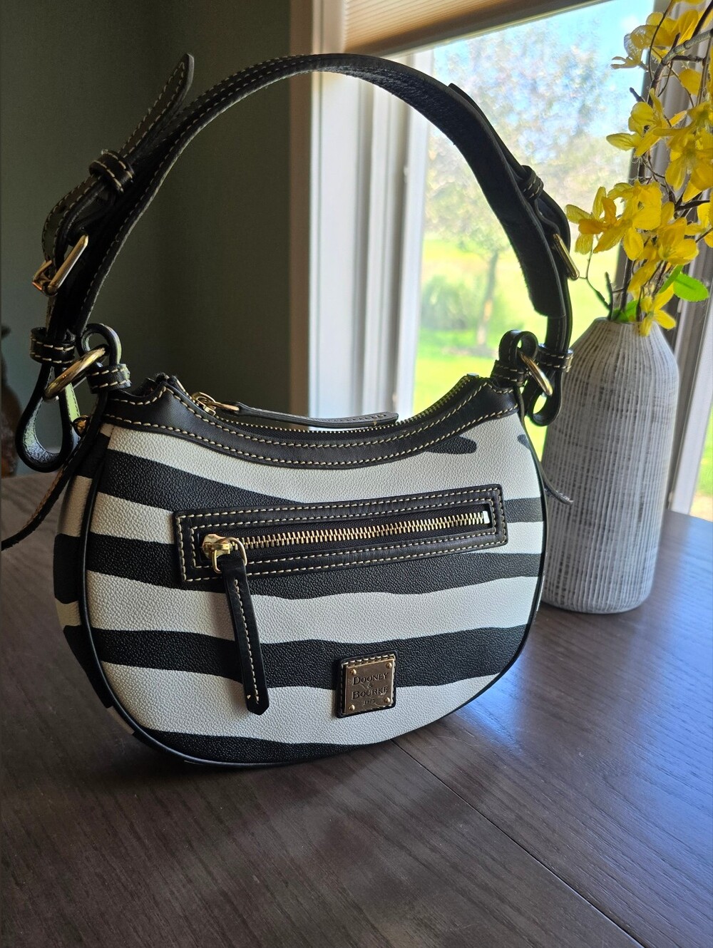 Dooney & Bourke Archives 2007 Crescent Hobo in Zebra. - Picture 12 of 12
